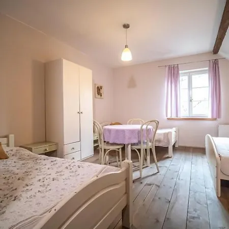 Pod Lipami Gasthuis 3*