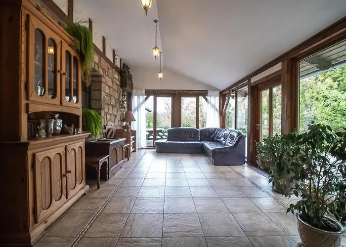 Pod Lipami Гостевой дом Львувек-Слёнски